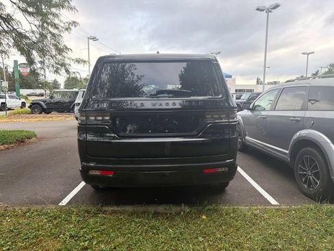 Used 2025 Jeep Grand Wagoneer Series III w/ Rear Seat Video Group 1 AWD/4WD image 4
