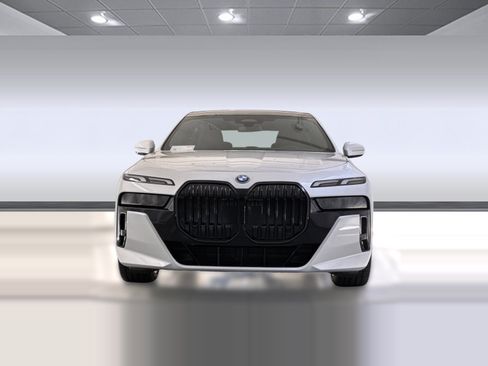 New 2026 BMW 750e xDrive w/ Premium Package AWD/4WD image 5