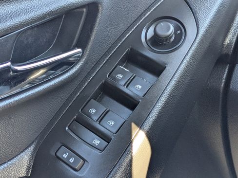 Used 2019 Chevrolet Trax LT w/ LT Convenience Package image 23