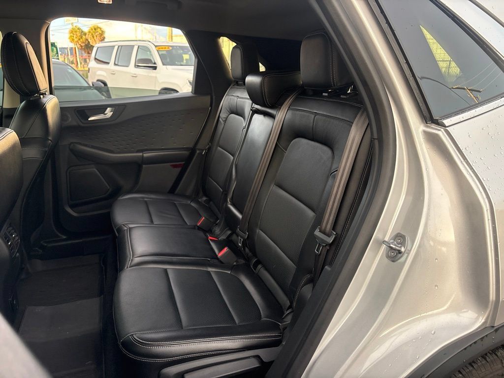 Used 2020 Ford Escape Titanium w/ Titanium Premium Package 2.0 AWD/4WD image 15