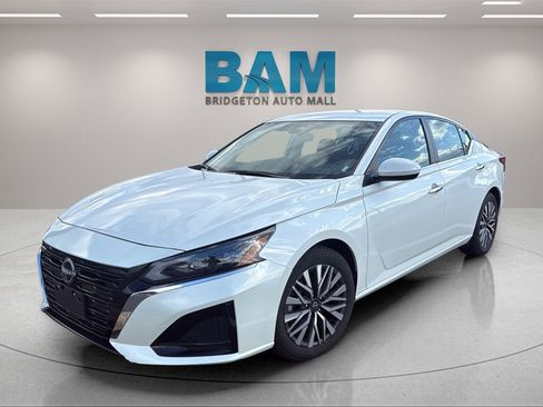 Used 2023 Nissan Altima 2.5 SV image 3