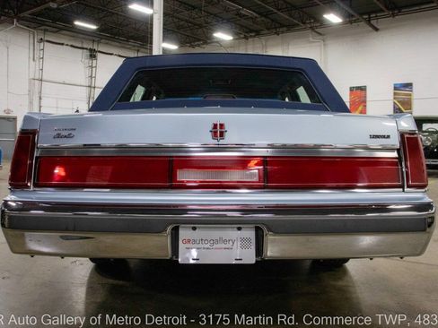 Used 1986 Lincoln Town Car image 6