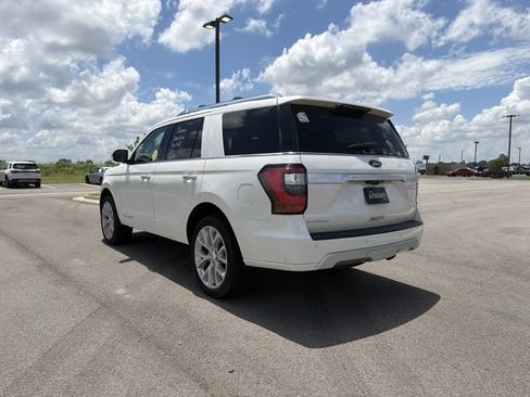 Used 2018 Ford Expedition Platinum AWD/4WD image 2