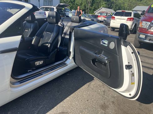 Used 2018 Rolls-Royce Dawn RWD image 28