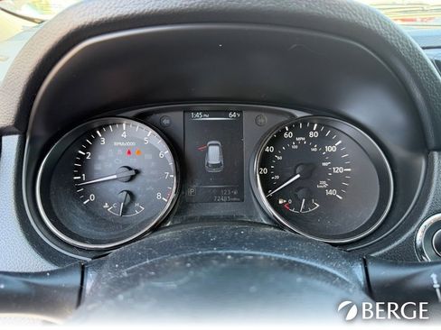 Used 2017 Nissan Rogue SV w/ SV Premium Package image 19