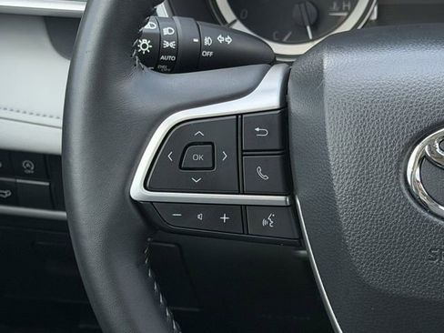 Certified 2025 Toyota Highlander XLE image 15