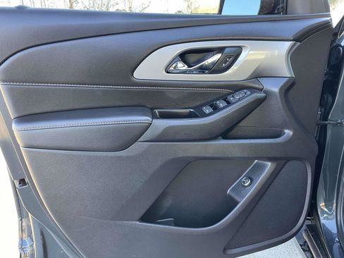 Used 2020 Chevrolet Traverse LT image 12