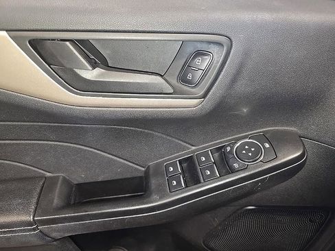 Used 2022 Ford Escape SE image 11