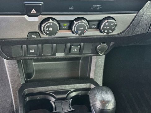 Used 2022 Toyota Tacoma SR5 w/ SR5 Appearance Package (SM) RWD image 18