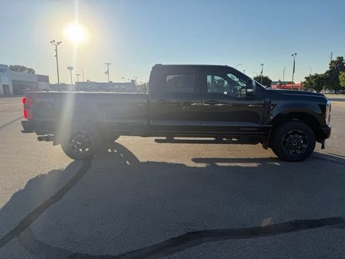 Used 2023 Ford F250 Lariat w/ Lariat Ultimate Package AWD/4WD image 12