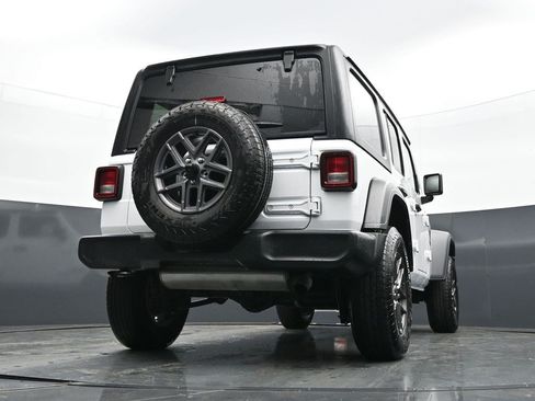 Used 2025 Jeep Wrangler Unlimited Sport AWD/4WD image 24