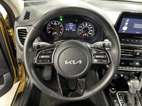 Used 2022 Kia Seltos S image 16