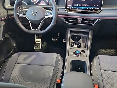 New 2026 Volkswagen Tiguan SE R-Line image 25