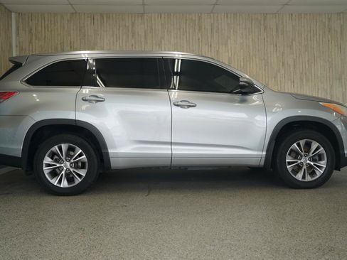 Used 2014 Toyota Highlander XLE AWD/4WD image 6