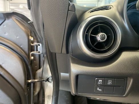 Used 2017 FIAT 124 Spider Lusso image 12