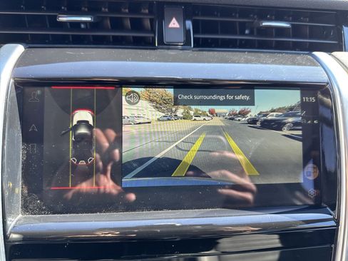 Used 2023 Land Rover Discovery Sport SE image 14