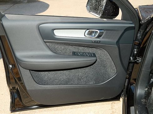 New 2026 Volvo XC40 B5 Plus w/ Climate Package image 10