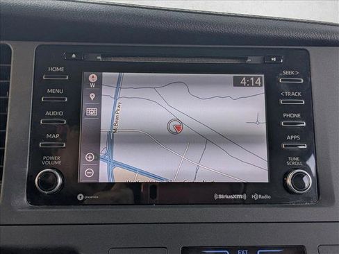 Used 2018 Toyota Sienna XLE image 13