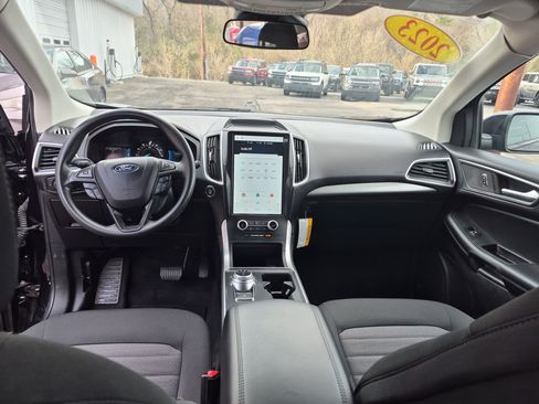 Used 2024 Ford Edge SE w/ Black Appearance Package image 17