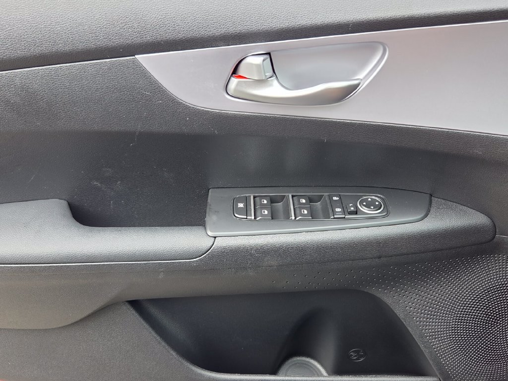 Used 2024 Kia Forte LXS w/ LXS Technology Package FWD image 30