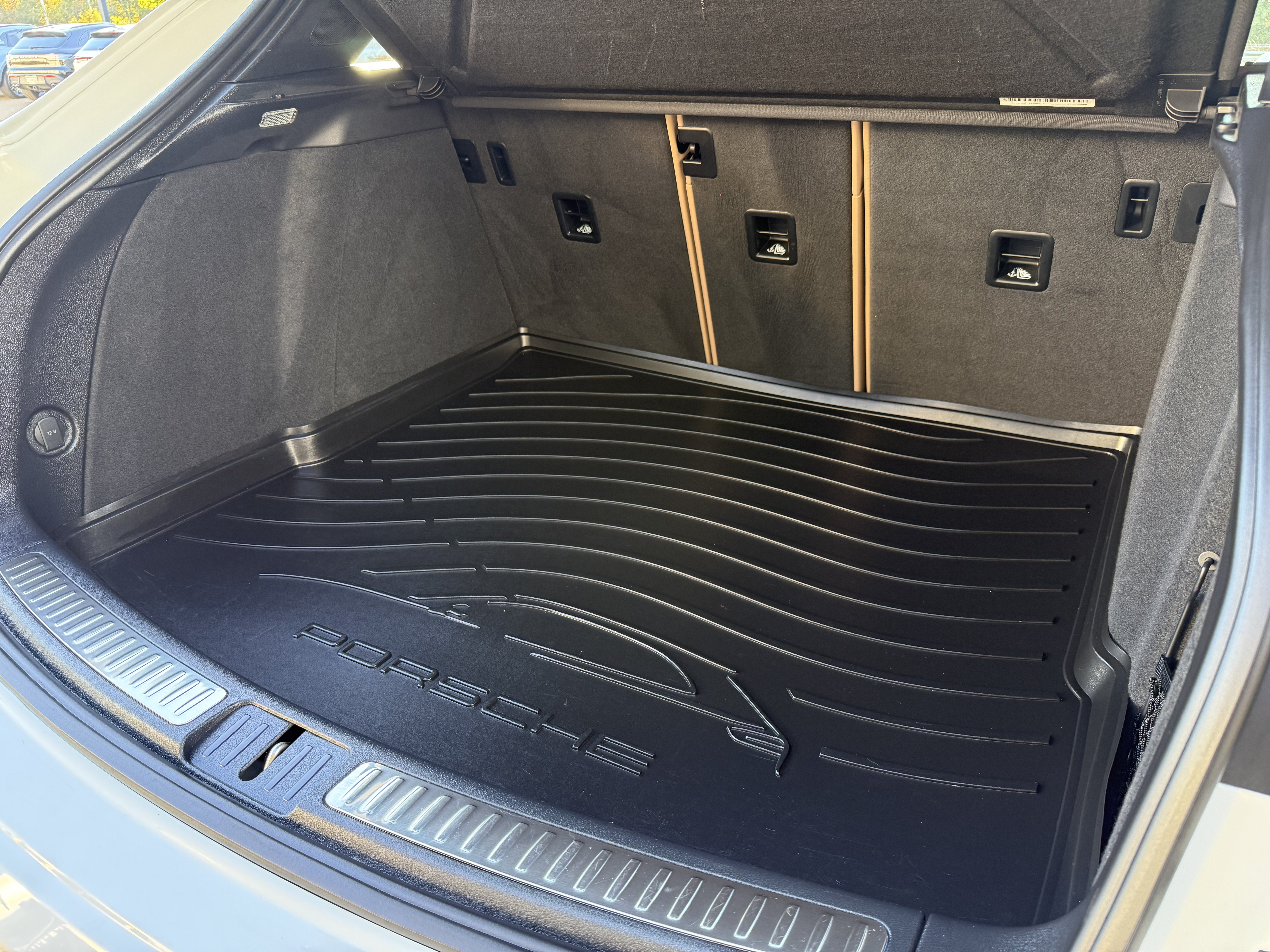 Certified 2023 Porsche Macan AWD/4WD image 19