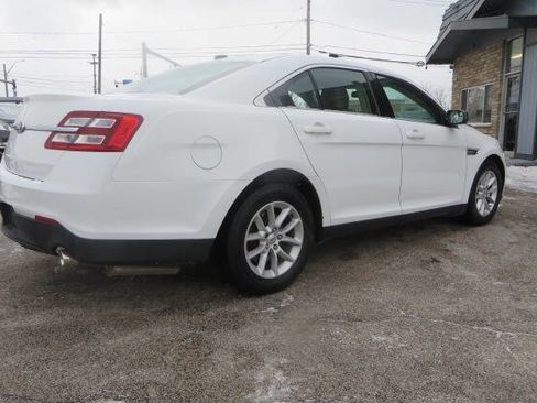 Used 2013 Ford Taurus SE image 2