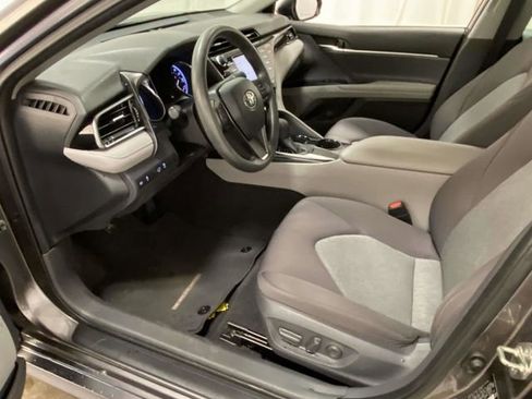 Used 2019 Toyota Camry LE image 12