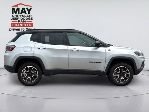 Certified 2025 Jeep Compass Trailhawk AWD/4WD image 8