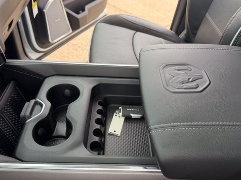 New 2026 RAM 3500 Laramie AWD/4WD image 40