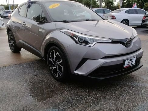 Used 2019 Toyota C-HR XLE image 5