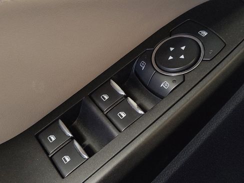 Used 2020 Ford Explorer XLT w/ Equipment Group 202A image 27