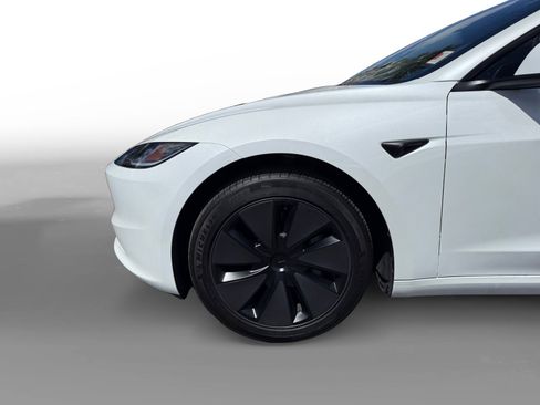 Used 2024 Tesla Model 3 Standard Range RWD image 9