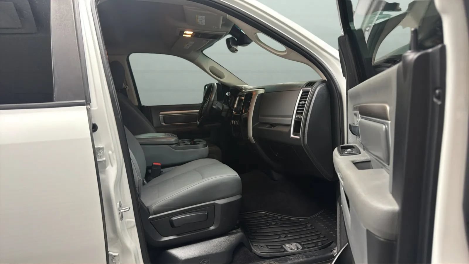 Used 2015 RAM 2500 SLT AWD/4WD image 20