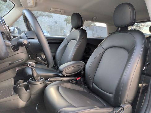 Used 2018 MINI Cooper 2-Door Hardtop image 16