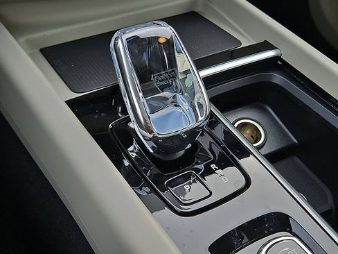 New 2026 Volvo XC60 B5 Ultra w/ Protection Package Premier image 13