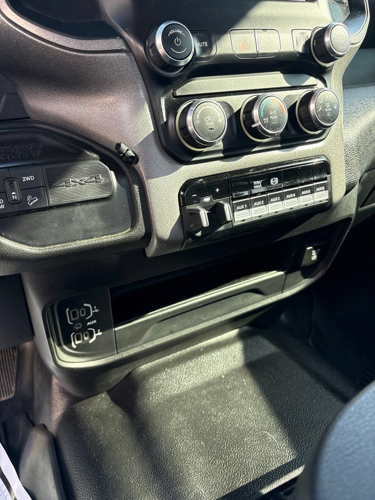 Used 2020 RAM 2500 Tradesman w/ Chrome Appearance Group AWD/4WD image 14