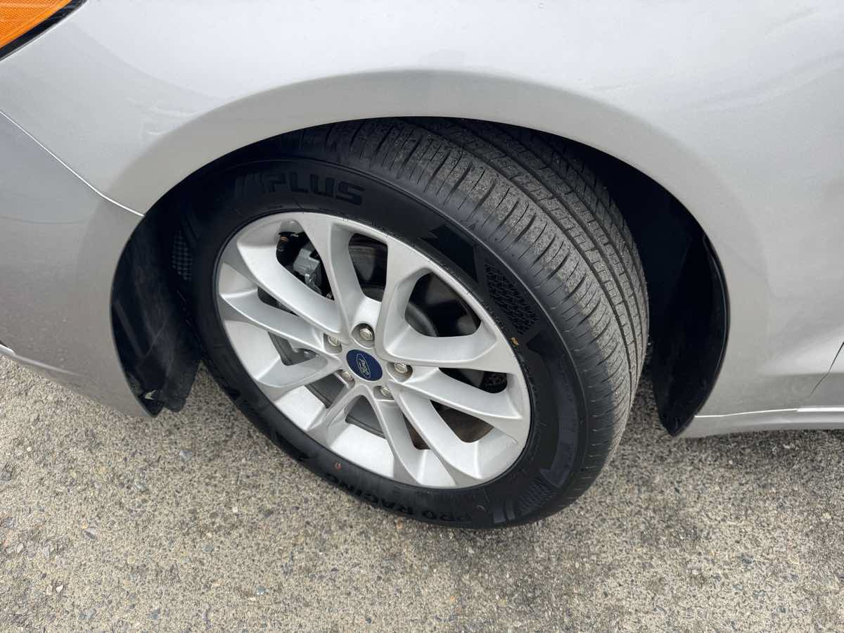 Used 2020 Ford Fusion SE FWD image 36