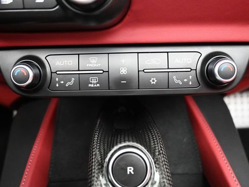 Used 2020 Ferrari Portofino RWD image 24