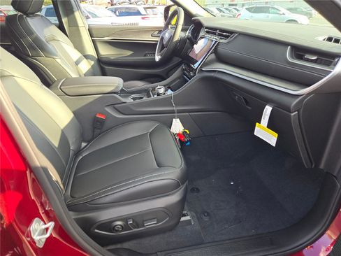 New 2025 Jeep Grand Cherokee Limited w/ Black Appearance Package image 7