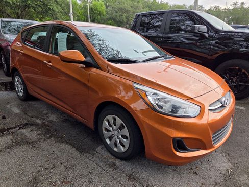 Used 2017 Hyundai Accent SE FWD image 2