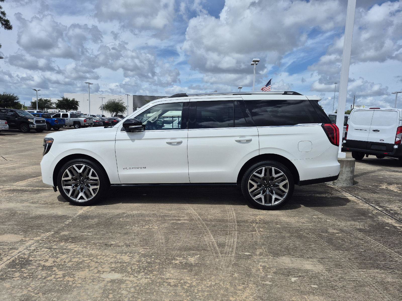 Used 2025 Ford Expedition Platinum w/ Platinum Ultimate Package AWD/4WD image 17