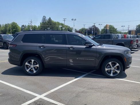 New 2025 Jeep Grand Cherokee L Limited w/ Luxury Tech Group II image 9