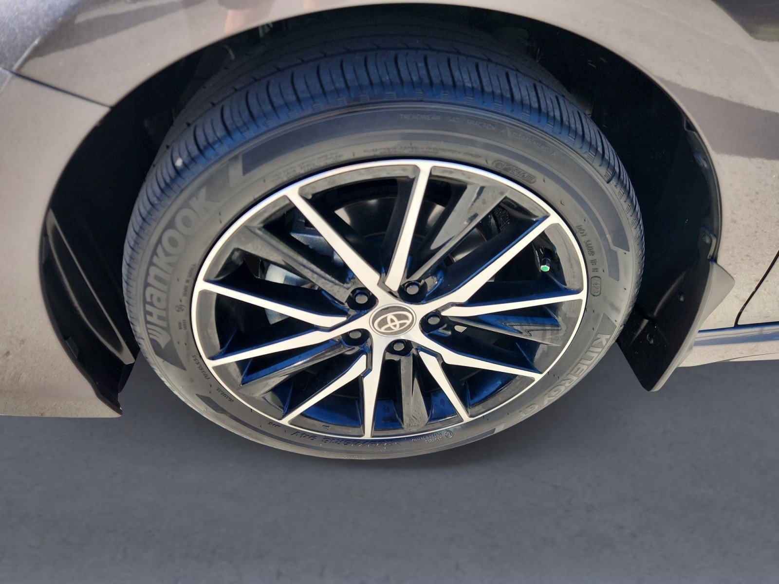 Used 2024 Toyota Camry SE w/ Cold Weather Package FWD image 8
