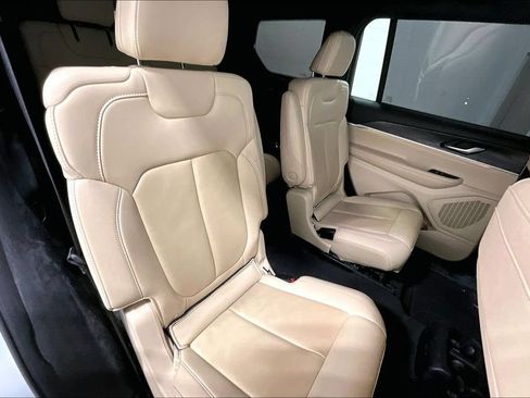 Used 2023 Jeep Grand Cherokee L Limited AWD/4WD image 32