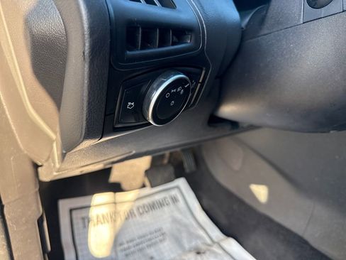 Used 2016 Ford Focus SE w/ SE Power Seat Package image 23