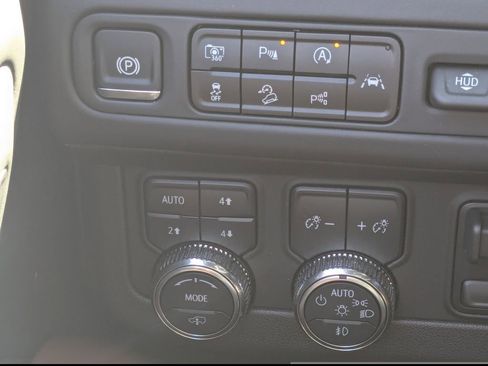 Used 2024 GMC Yukon Denali Ultimate image 13