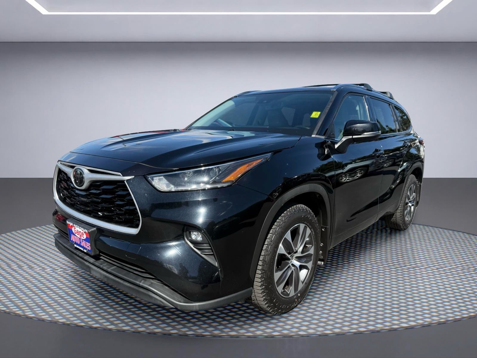 Used 2021 Toyota Highlander XLE AWD/4WD image 2