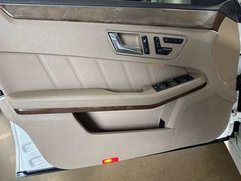 Used 2010 Mercedes-Benz E 350 4MATIC Sedan image 48