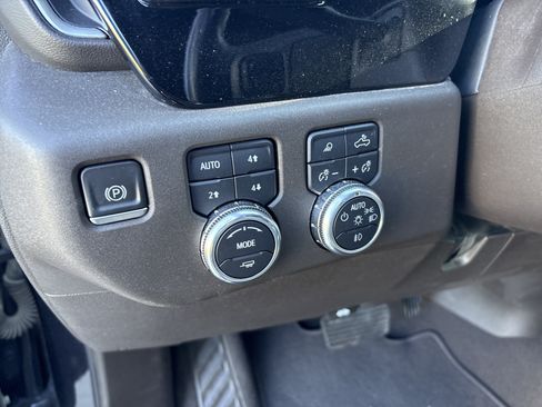 Used 2022 GMC Sierra 1500 SLT w/ X31 Off-Road Package AWD/4WD image 16