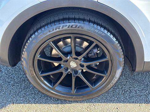Used 2019 Porsche Cayenne image 17